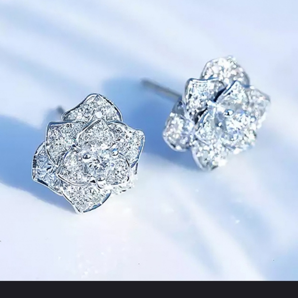 GORGEOUS!! Flower CZ earrings in SILVER - Picture 2 of 10